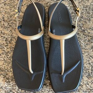 CROCS Miami Women's Black Footbed Brushed Gold Metallic T-Strap Sandals Size 10